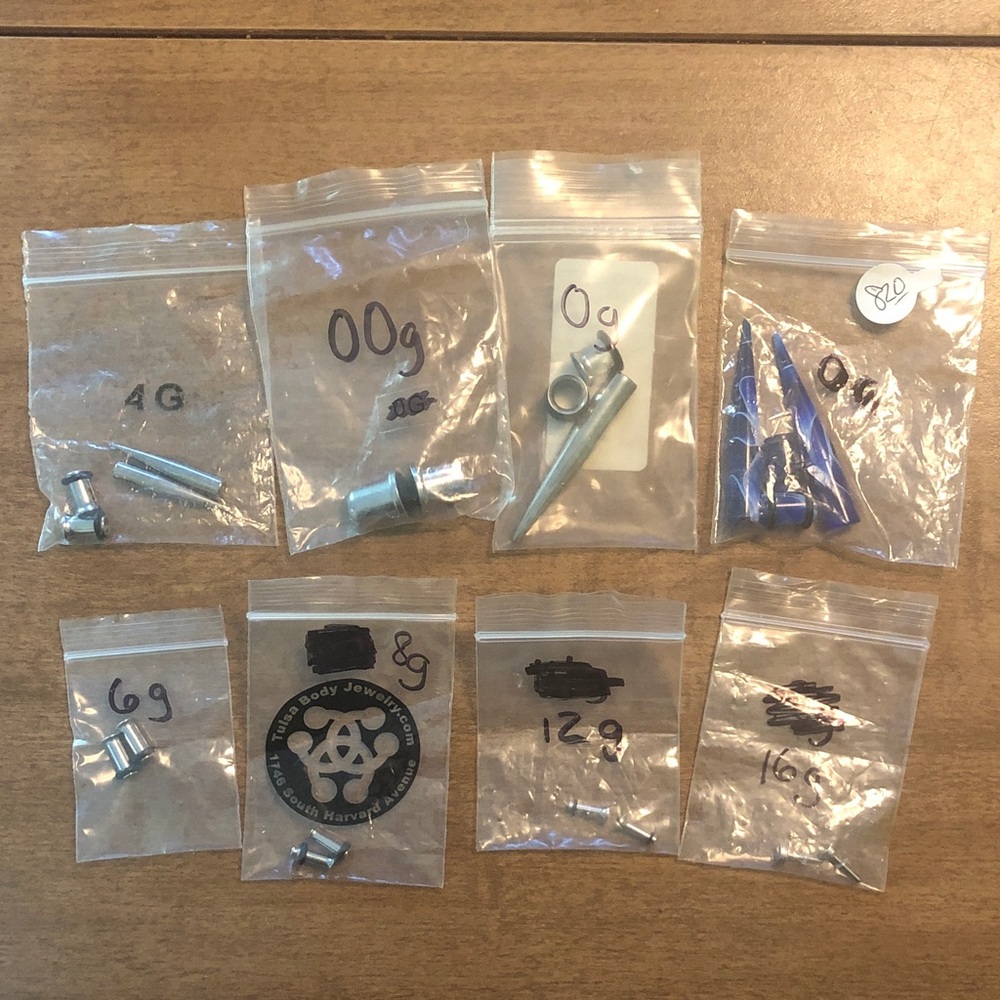 Ear stretching/gauging set 16g-00g surgical steel plus extra acrylic taper/plugs